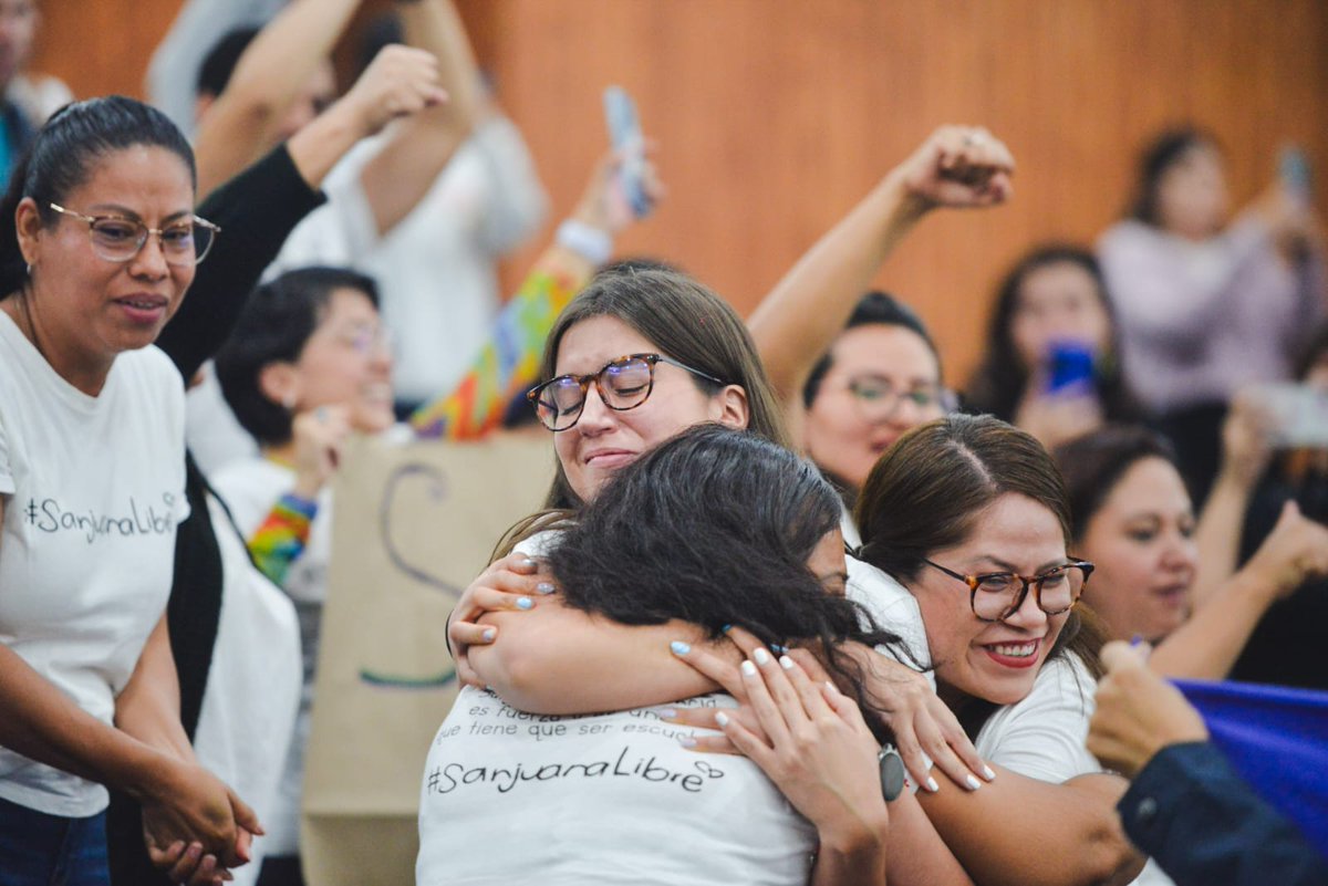 PertenecesAC's tweet photo. Abrazamos este logro con gran emoción, nuestros corazones están llenos de profundo agradecimiento a Sanjuana y a su familia por ser ejemplo de lucha y resistencia, a las colectivas y ongs que nos acompañaron en la exigencia, a cada persona que se sumó en este camino ¡¡¡GRACIAS!!!  💜

#SanjuanaEsLibre