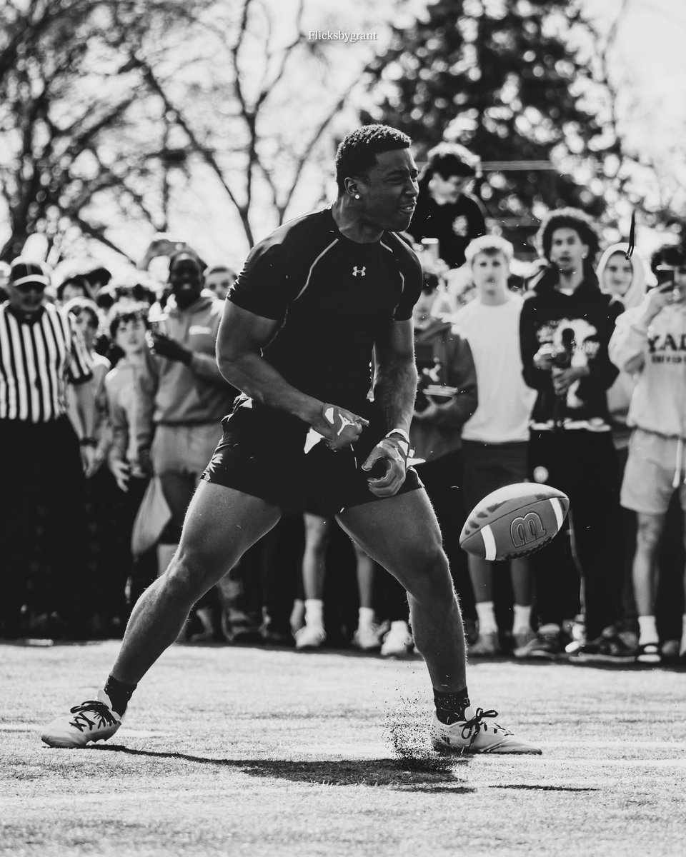 keon_gilbert's tweet photo. I pray everyday for better days… I’m just a kid from Chicago trying to live a better life.🖤 #jucoproduct @JUCOFFrenzy #beatadversity #ATH https://t.co/73IZNhgaX1