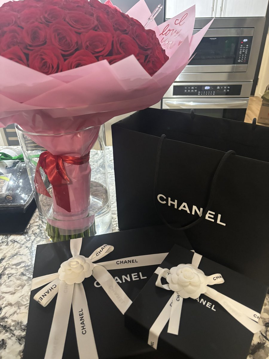 My apologies come from Chanel ❤️