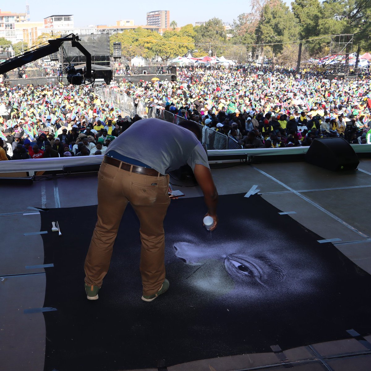 Percy_Maimela_'s tweet image. Live perfomance at the Presidential inauguration yesterday.
Just putting salt on a black cloth