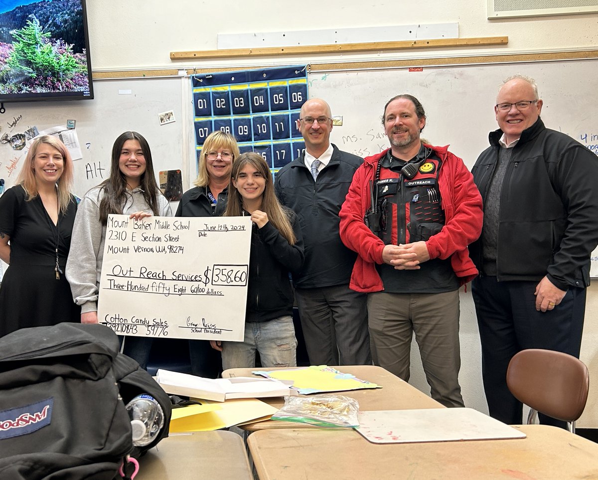MVPDWA's tweet image. Our gratitude goes out to these student leaders at Mount Baker Middle School for donating the proceeds of their cotton candy sales to our Outreach team.  Our team will use these funds to buy shoes that they can give out to those in need.  #studentleaders #studentinvolvement #mvsd