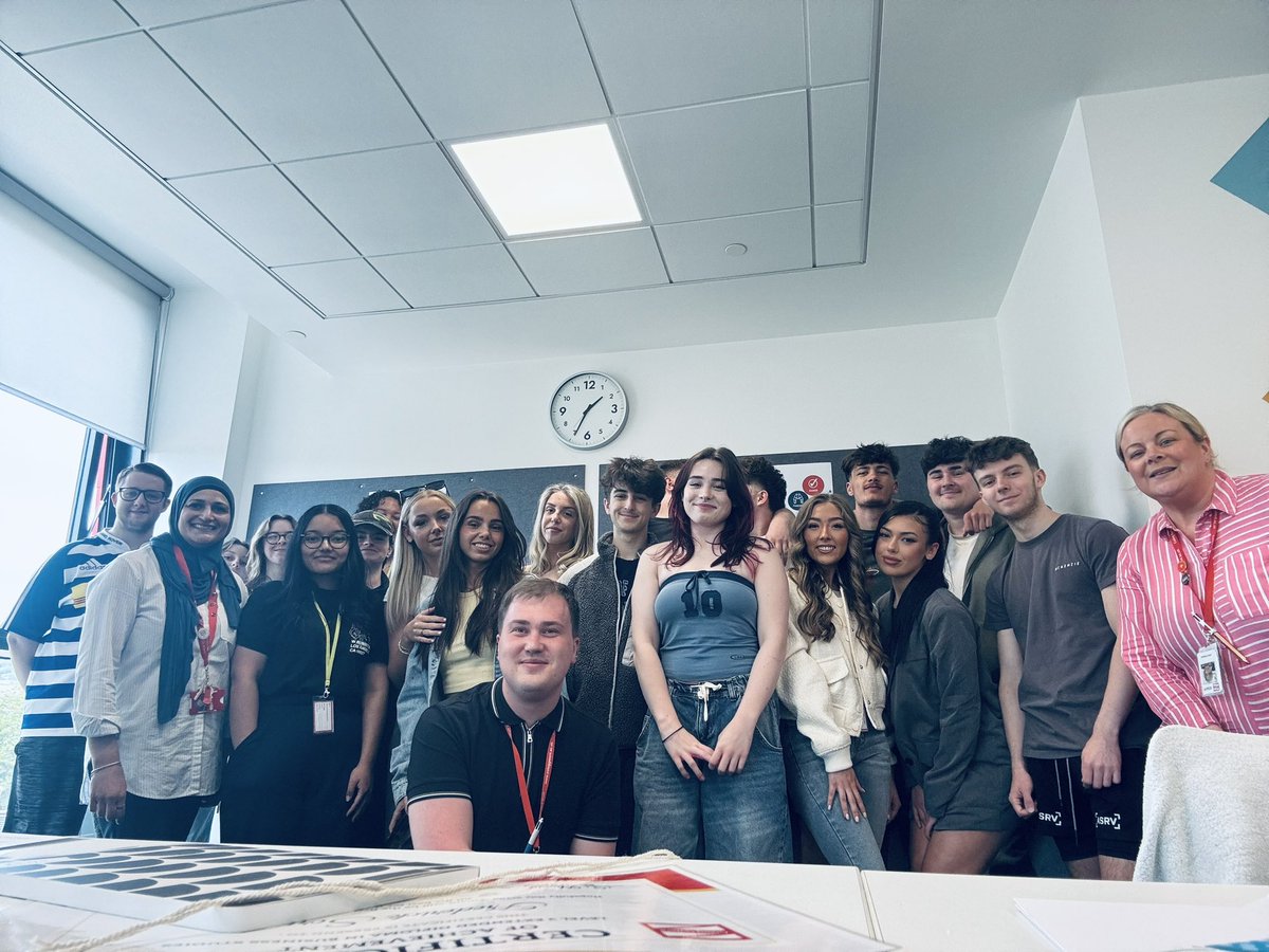 _thomas_jones4's tweet image. Celebrating our fantastic L3 Business 2022/24 cohort. Outstanding dedication over the last two years. All going on to amazing opportunities, whether that’s university, apprenticeships or employment. I’m an extremely proud tutor🎉

@JaimeMulligan1 @JoelMorgan81 @coleggwent