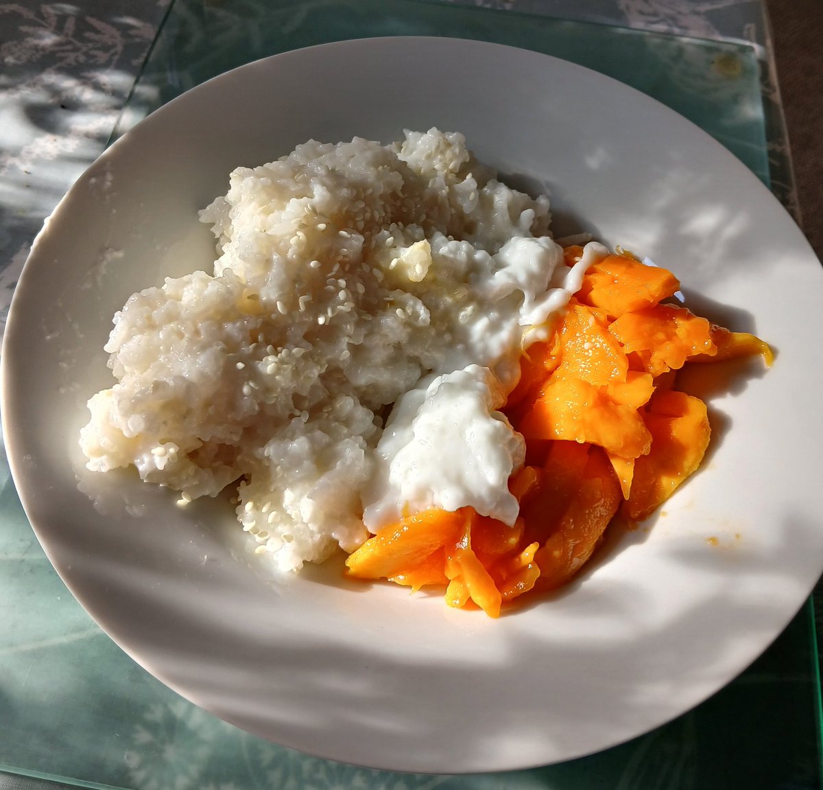 I made mango sticky rice with a Pollokshields mango and it was so nice! Mango season is best season! 🥭🥭🥭🍚🍚🍚