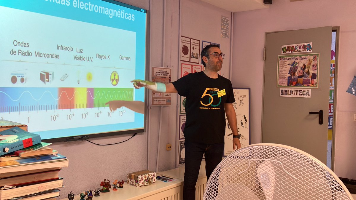 MartinTardio's tweet image. Hoy con 50 estudiantes de 5º CEIP Luis de Morales de Badajoz con un Escape Room tecnológico en una actividad de @CUMe_UEx para enseñar sobre comunicaciones inalámbricas con Arduino + NFC + Skylanders y ambientado en la Reconquista⚔️. Una verdadera locura 🤪