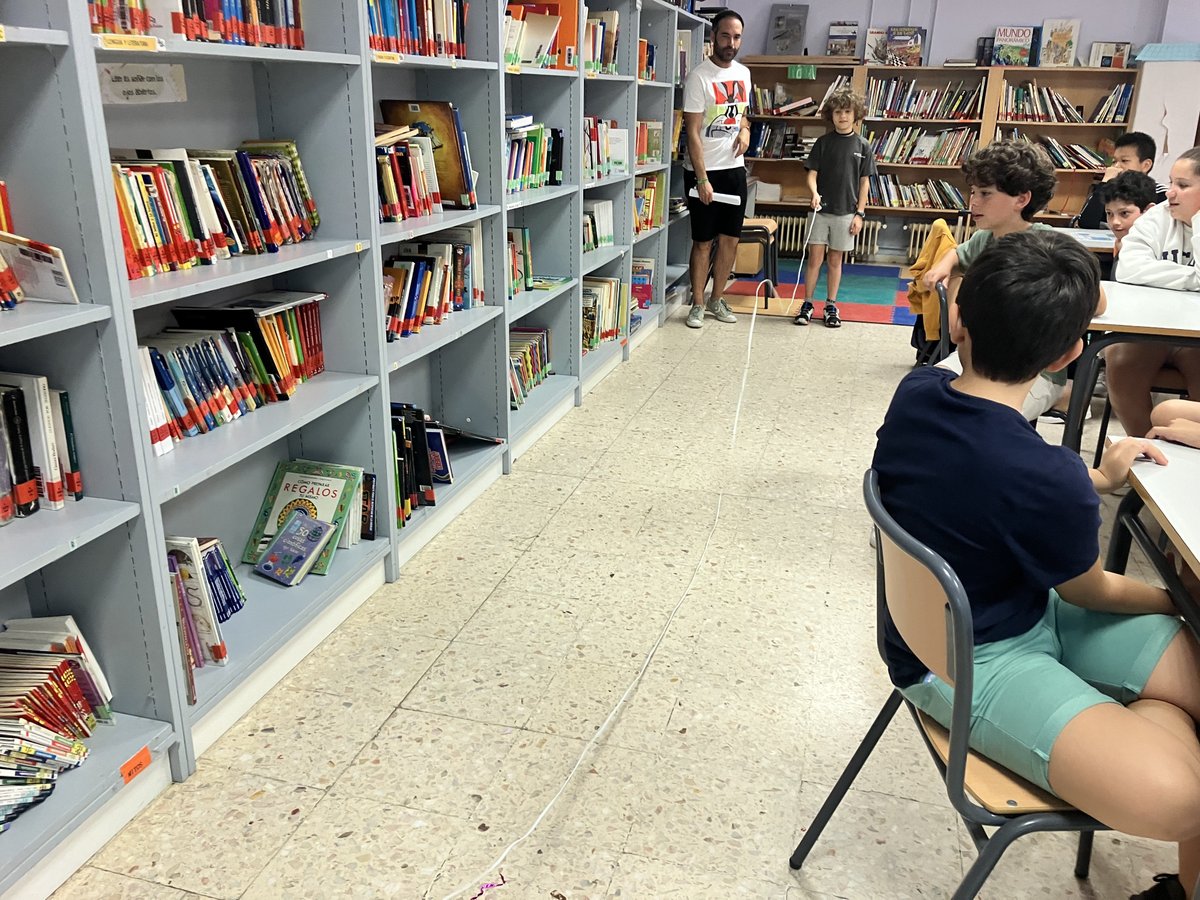 MartinTardio's tweet image. Hoy con 50 estudiantes de 5º CEIP Luis de Morales de Badajoz con un Escape Room tecnológico en una actividad de @CUMe_UEx para enseñar sobre comunicaciones inalámbricas con Arduino + NFC + Skylanders y ambientado en la Reconquista⚔️. Una verdadera locura 🤪