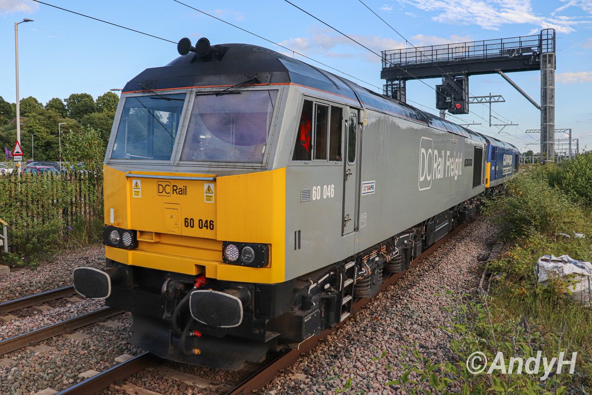 holtona72's tweet photo. An pleasant evening #TugThursday on the #MML just now with @DCRailOfficial pair 60046 'William Wilberforce' and @CappaghGroup livery 60028 passing Kettering as 0Z60 Willesden DC Rail Sidings to Chaddesden Sidings. #DCR #Class60 20/6/24 https://t.co/wIoYwlvTM8