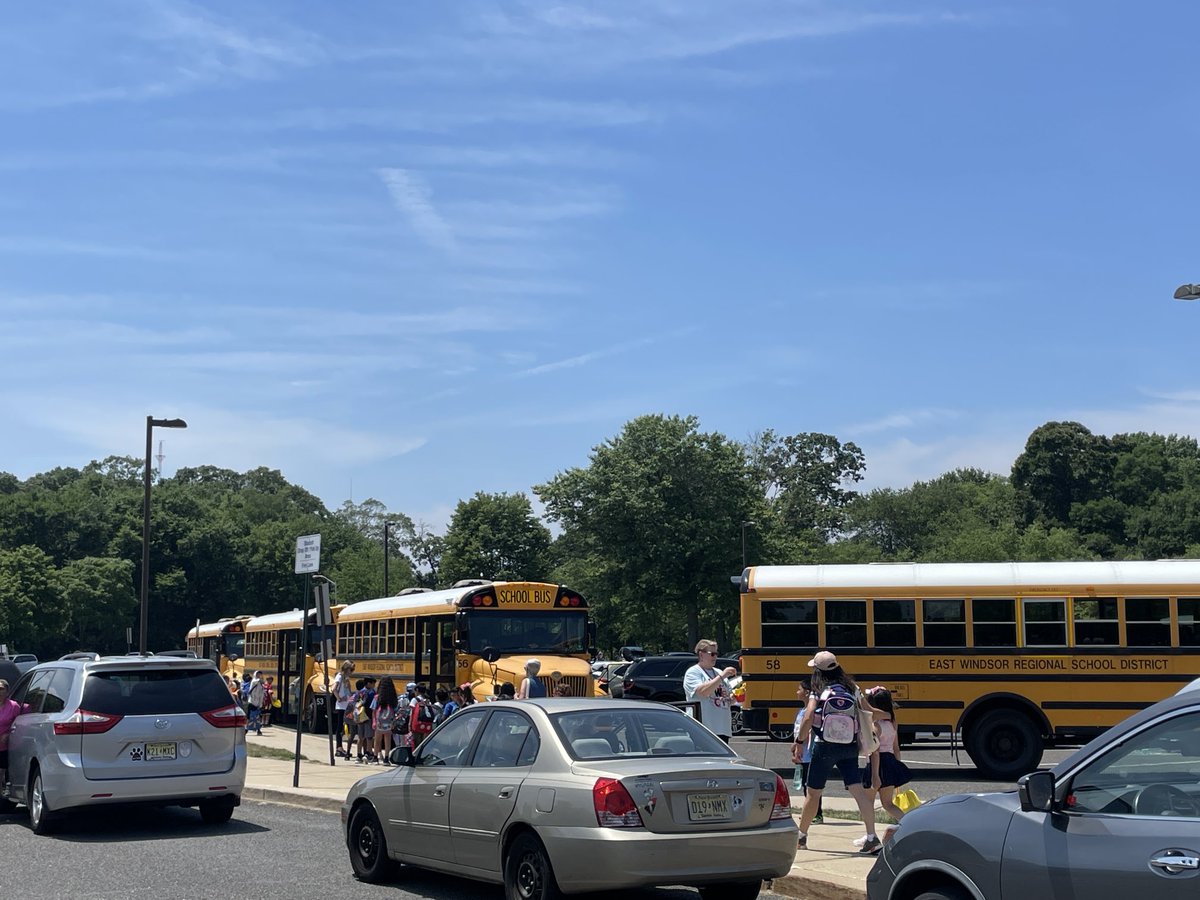 mr_mtozzi's tweet image. Happy Summer #EMKPRIDE - Very proud of our students and their growth along with the dedication of our teachers to support learning - we have the best staff! ⁦@NicoleFoulksEMK⁩