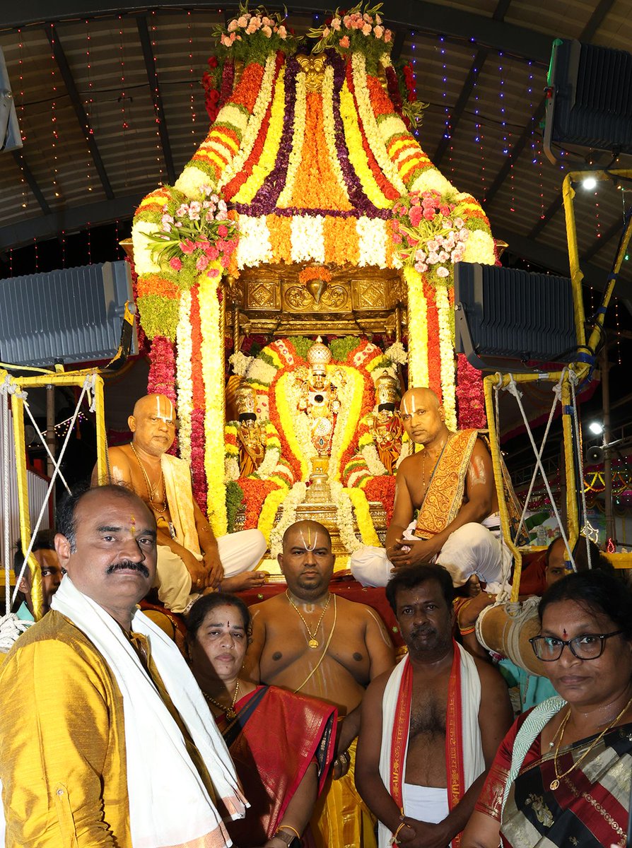 svbcttd's tweet photo. సర్వభూపాల వాహనంపై శ్రీ ప్రసన్న వేంకటేశ్వరస్వామిస్వామి అభయం
#SarvabhoopalaVahanam
#PrasannaVenkateswaraSwami
#Tirumala
#Tirupati
#TTD
#DivineBlessings
#HinduFestival
#DevotionalEvents
#SpiritualCelebration
#Bhakti
#TempleRituals https://t.co/j4naUdsF9g