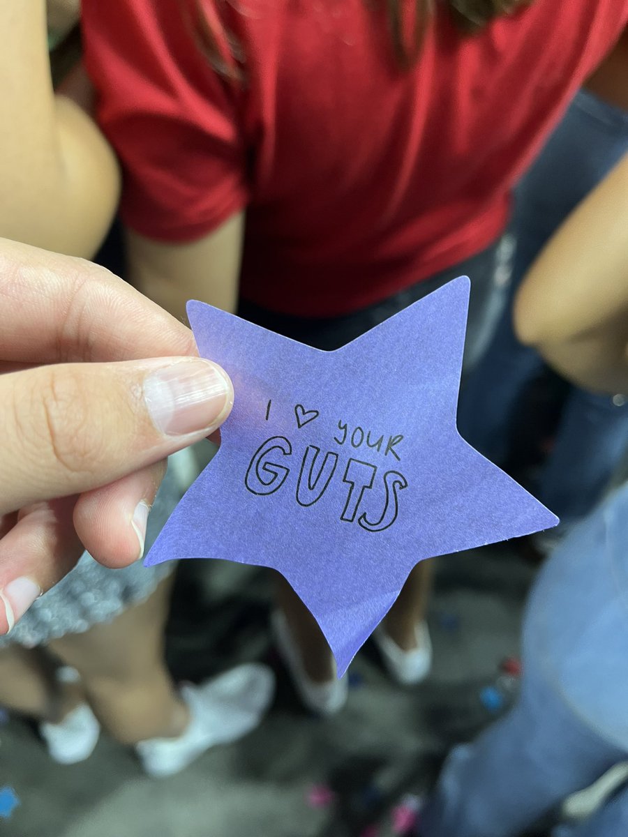 MajueloY's tweet photo. best night ever 😭#GUTSWorldTourMadrid https://t.co/hFl7QDu4A3