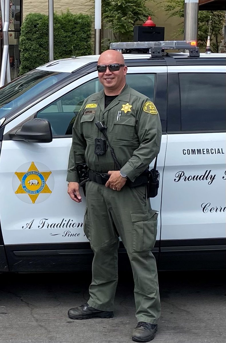 Such a nice gesture of appreciation for our Commercial Enforcement Deputy from the City of Cerritos Public Safety Manager! Deputy Tompkins is assigned to the Commercial and Traffic   Enforcement Detail.