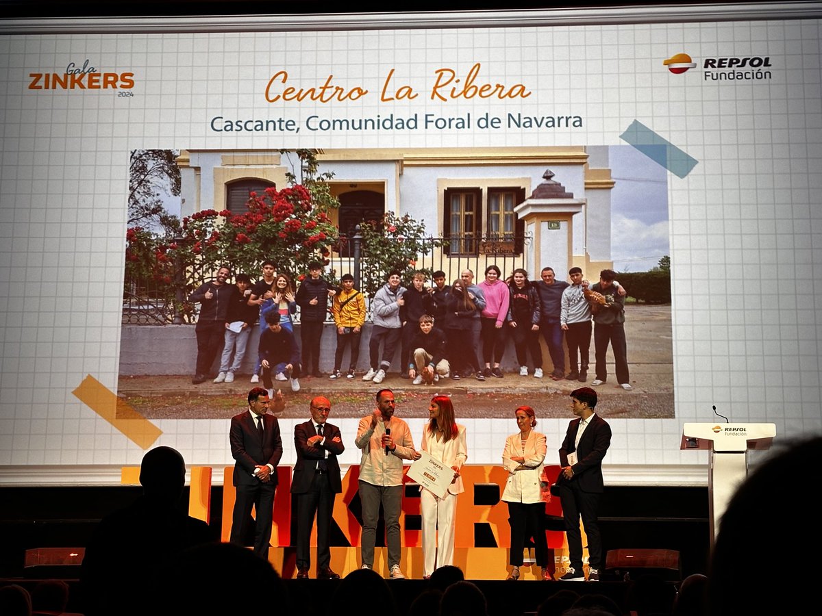 martalsobre's tweet photo. Enhorabuena Centro La Ribera por el guardón #PremioZinkers de la ⁦@FundacionRepsol⁩ y felicidades por el emotivo discurso sobre el trabajo comunitario y de integración diario que haceis. Un ejemplo de dedicación y entusiasmo. Grandes! https://t.co/t5WaPUxxms