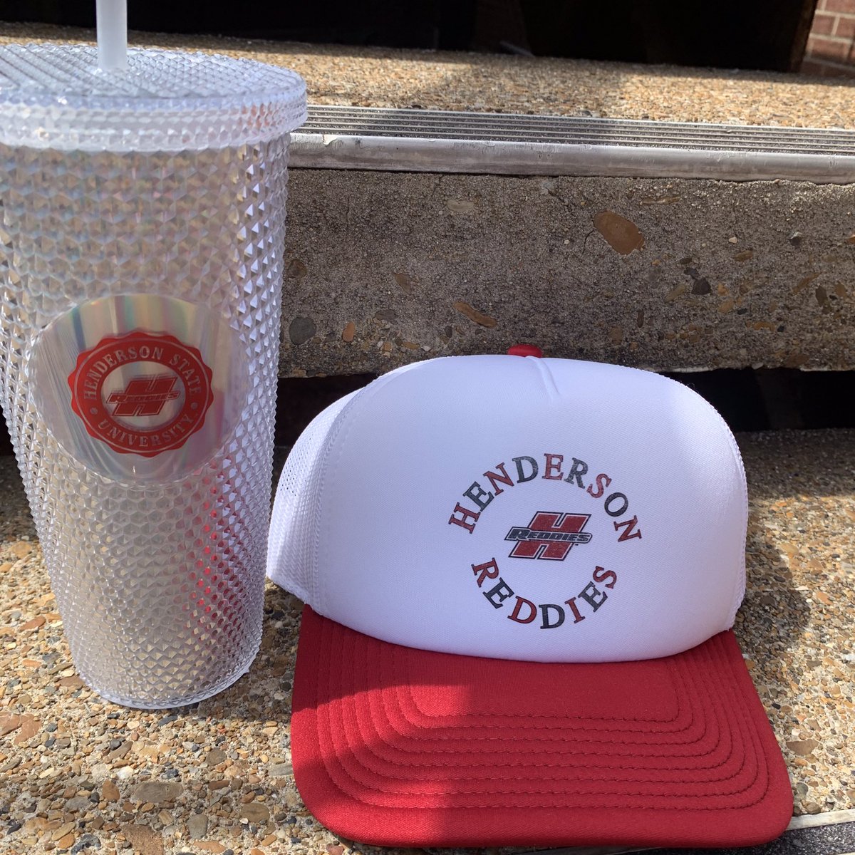 ReddieBookstore's tweet photo. From the lake to the backyard BBQ, take your college spirit everywhere this summer! ⛱☀️ Comment down below what you love about the summer! #summervacations #lazydays #sunshine https://t.co/pO22iTHpeX