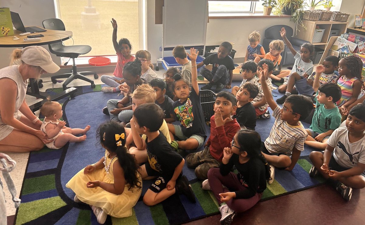 We were so excited to see Mrs. B and her beautiful daughter Emmy! The children had so many questions! Thank you Mrs. B for visiting with us and sharing your beautiful baby ♥️👶🏻