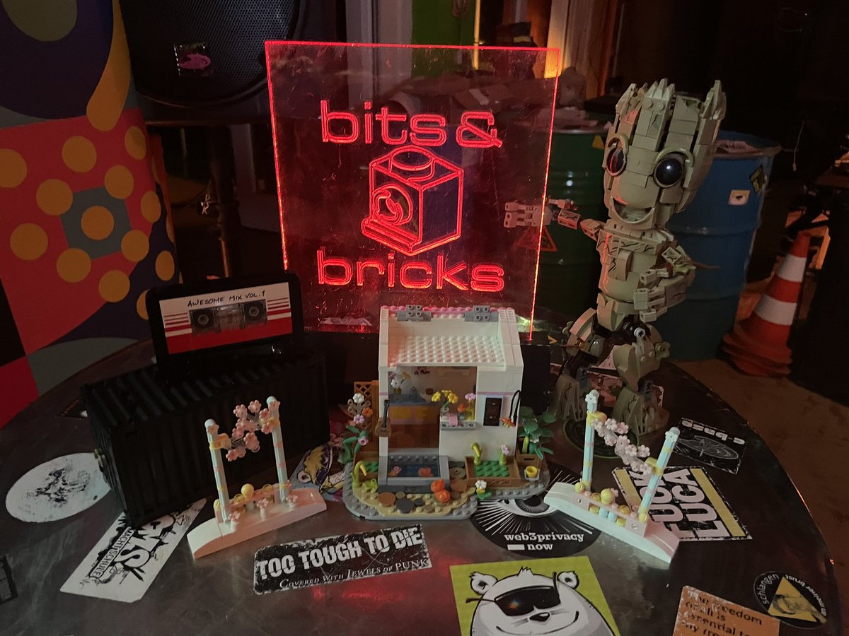 BITS &amp; BRICKS <a href="/cbase/">c-base e.V.</a> 

Freitag 21.06. ab 19:00
Rungestr. 20, 10179 Berlin

Offener Stammtisch zum Thema #Klemmbausteine. 
Digitales Design am Rechner mittels #BrickLink Studio oder reale Implementierung mit #Noppensteinen.