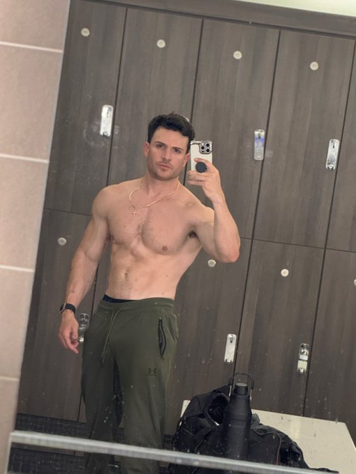 Wanna lift with me? https://t.co/tIihdvAhUf
