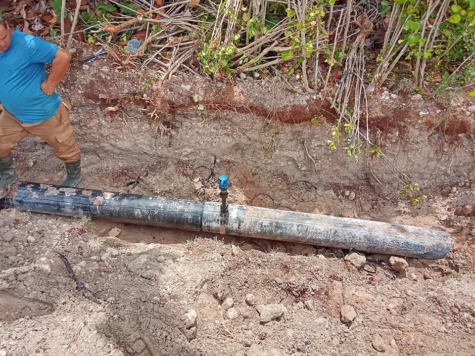 EAACSantaMaria's tweet photo. Sustitución de 100 mtrs de tubería de PEAD y colocación de metrocontador de 250 mm, en red de abasto al sector de los Hoteles Melia. Se recuperan 28 juntas de reparación. #OSDEAyS #eaasm https://t.co/IfOattCRAg