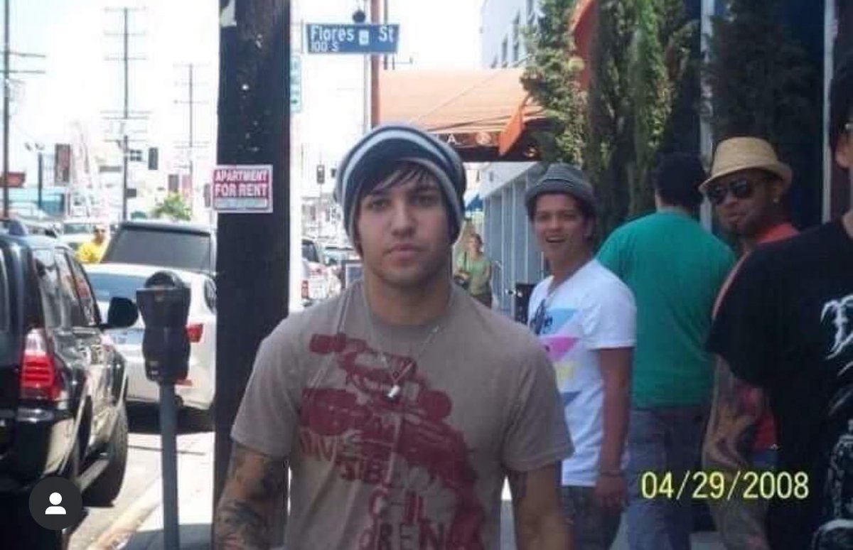 notgwendalupe's tweet photo. bruno mars being happy that he saw pete wentz from fall out boy walking on the street https://t.co/bAKovZZSct