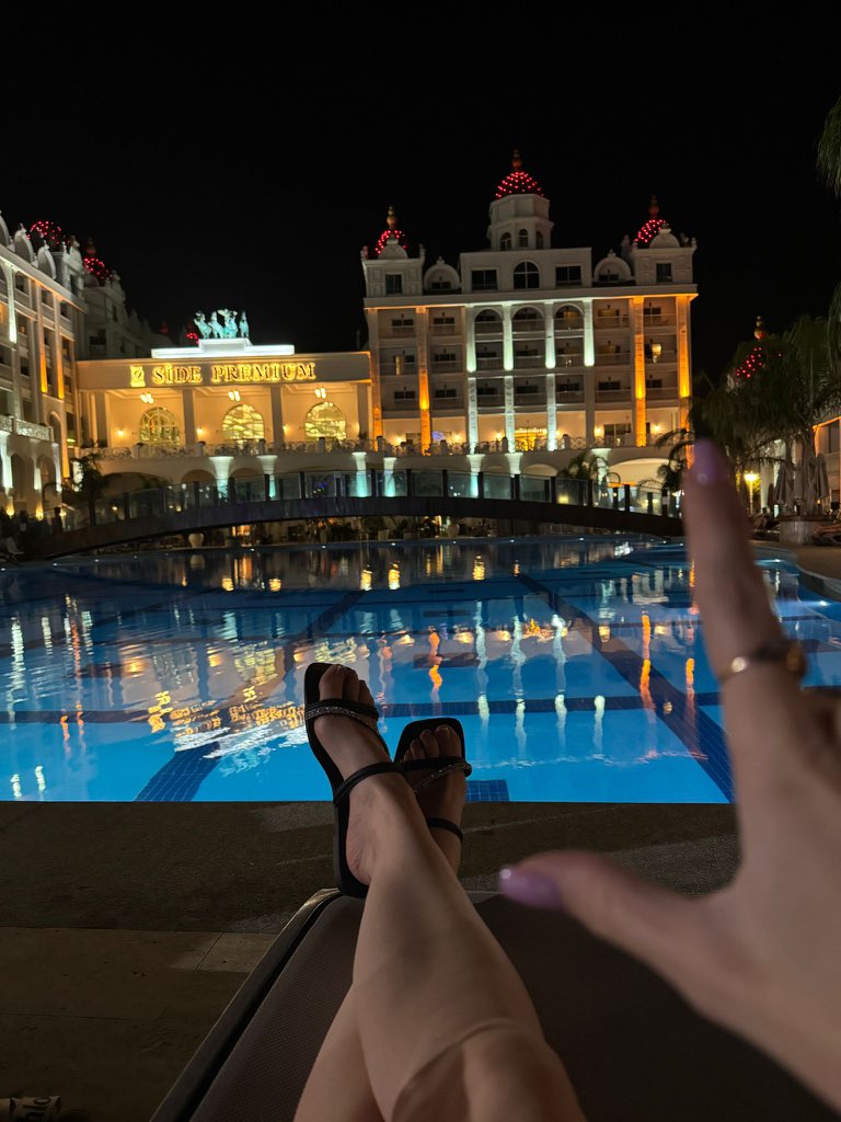 missrose_findom's tweet photo. Welche Fotze unterhält Mommy am Pool. 💦

Hätte Lust auf ein RT-Game. 💸 https://t.co/tS27vBJQS9