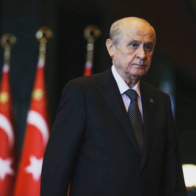 Merhum Sezai Karakoç’un şu sözleri duruş ve dirayetimizin tercümesidir…Ben az söyledim, siz çok anlayın:

Onlar sanıyorlar ki, biz sussak mesele kalmayacak. Halbuki biz sussak, tarih susmayacak. Tarih sussa, hakikat susmayacak.
Onlar sanıyorlar ki, bizden kurtulsalar mesele