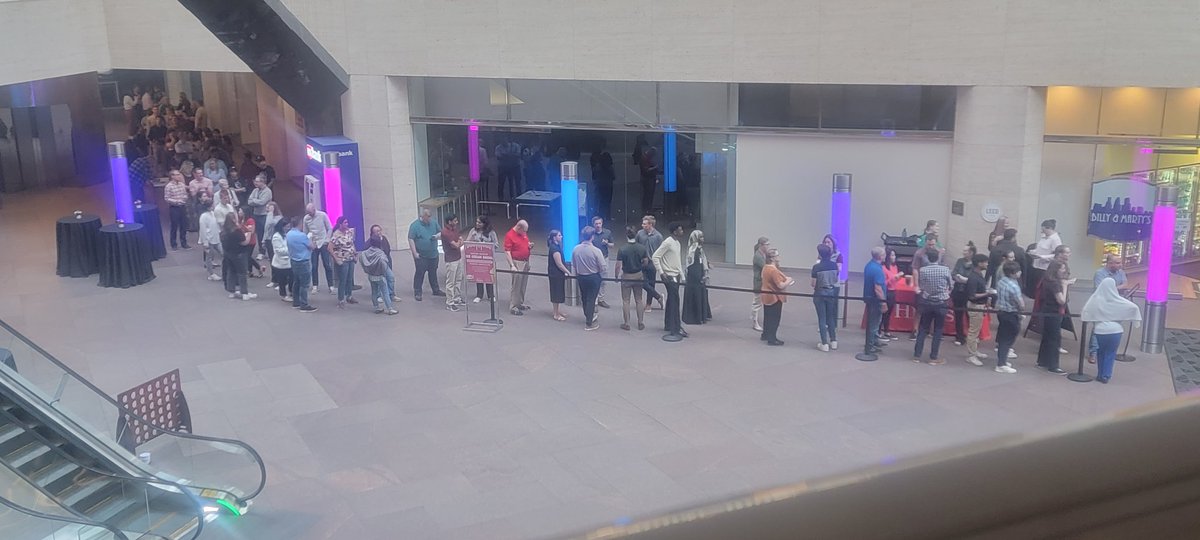 mrobin032009's tweet image. Will wait for free ice cream 🍦 
#DowntownMpls
I didn't wait, though 😉