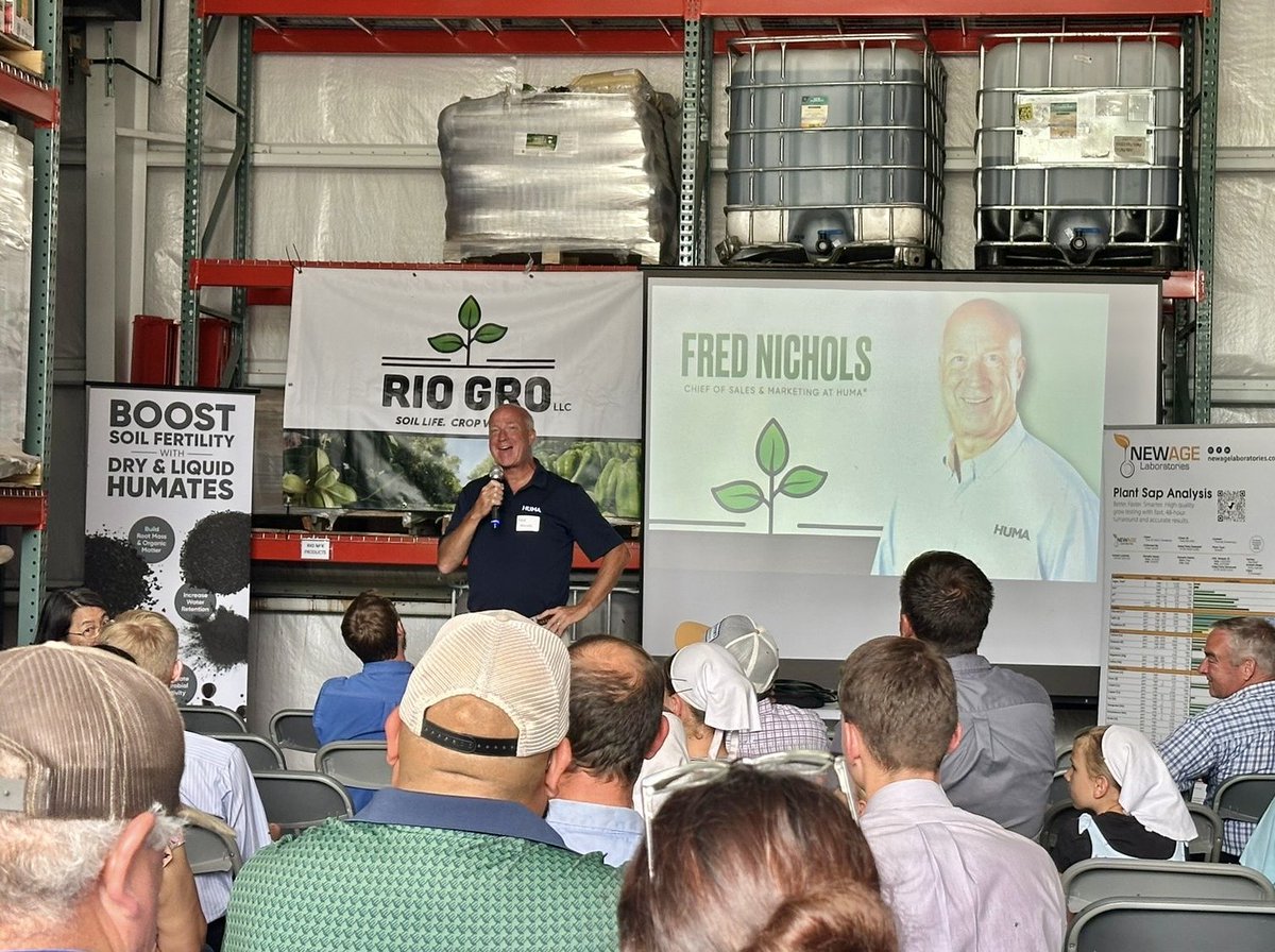 Huma_US's tweet photo. We are proud to sponsor and be a part of Rio Gro's Field Day in Mesquite, New Mexico today. Thanks to Josh Bowman and Wyatt Flory for the opportunity to speak on the critical role of carbon in crop production systems.🌱

#Huma #RegenAg #SoilHealth #HumicAcid #Agriculture #Farmers https://t.co/UYxBM0wExU