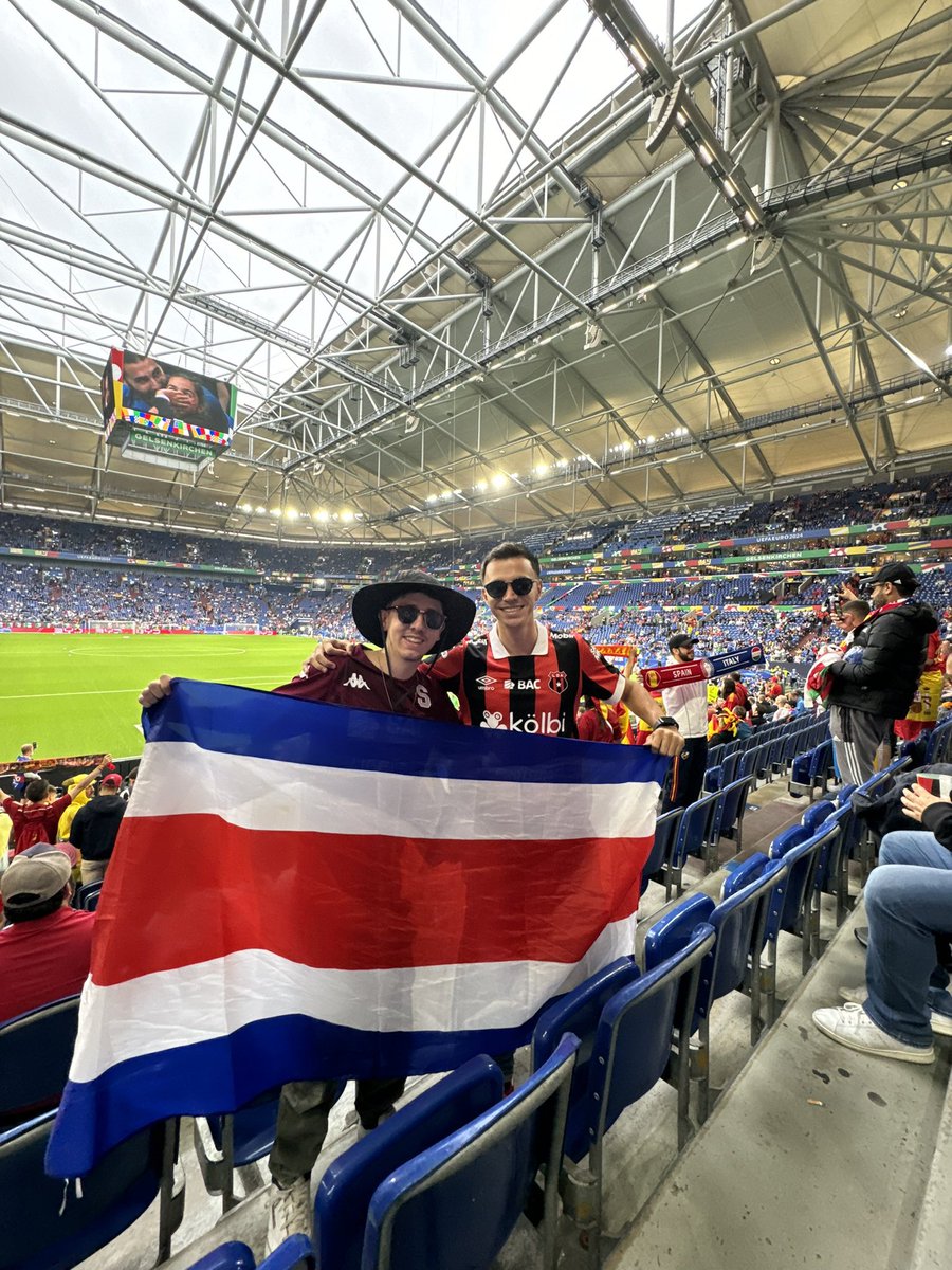 Nunca falta un tico en la Euro

📸 <a href="/josue2511/">Josué Gómez</a>