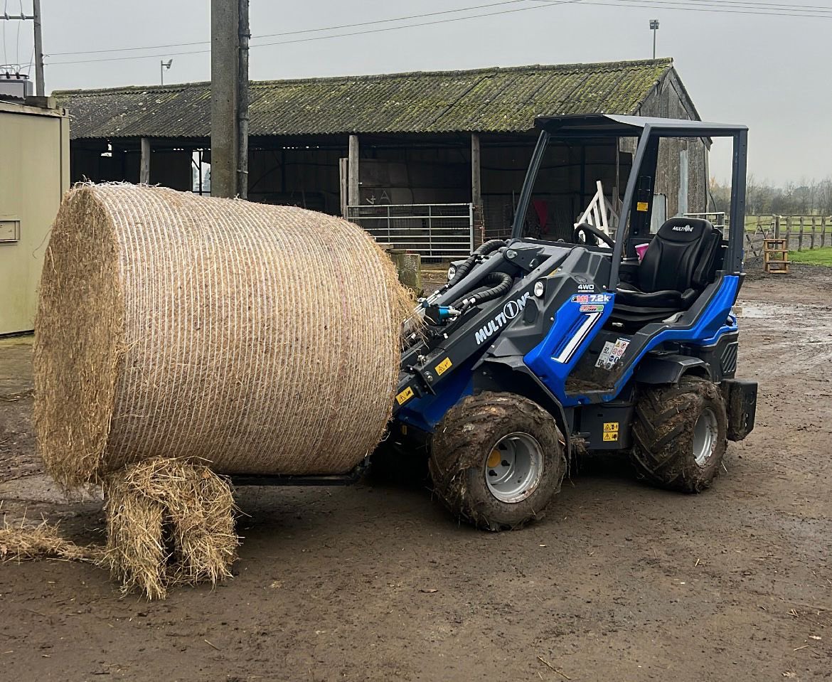On site with Marlake Landscaping...
A bit of weekend work for the MultiOne 7.2K #compactloader 
More back breaking work made easier with a #multioneloader!