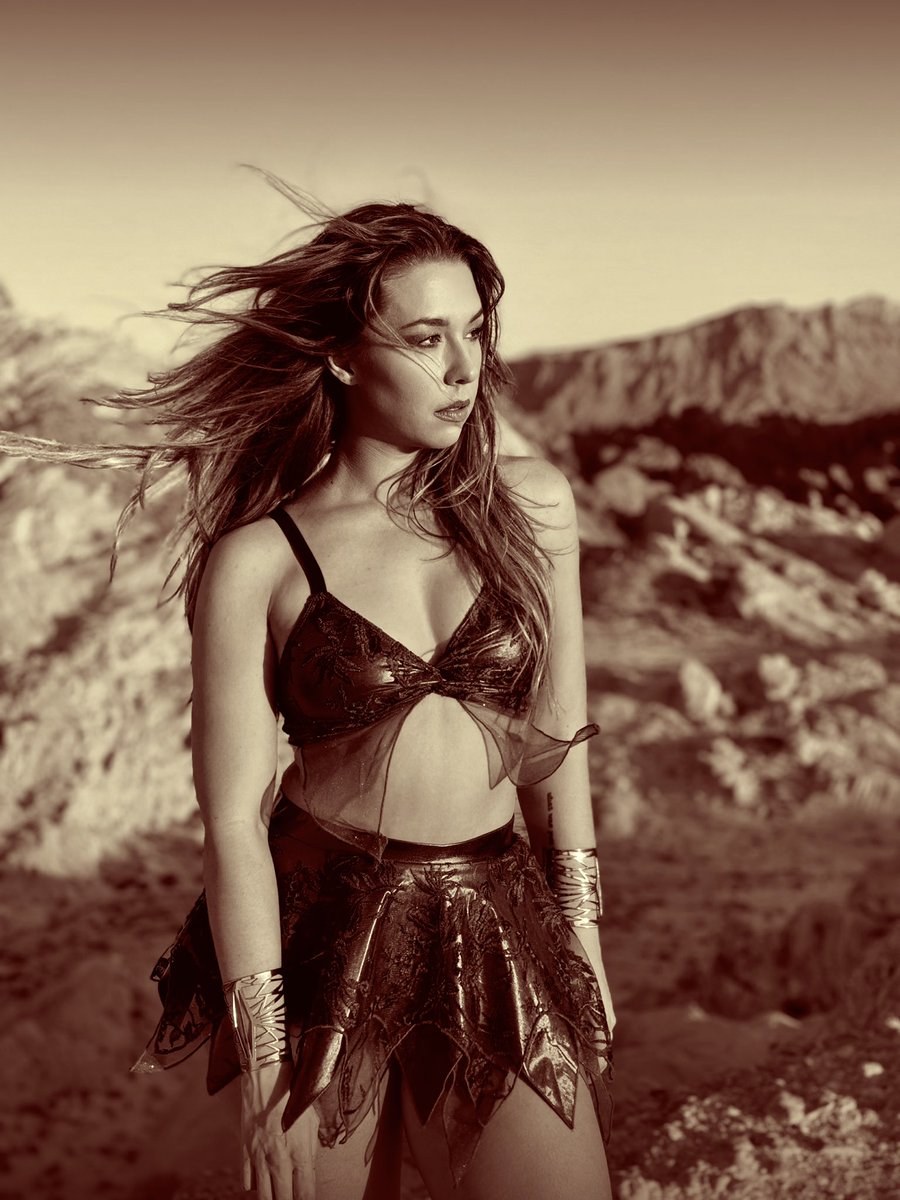 ℍ𝔸𝕃𝕀𝔼ℕ𝔼 tweet media