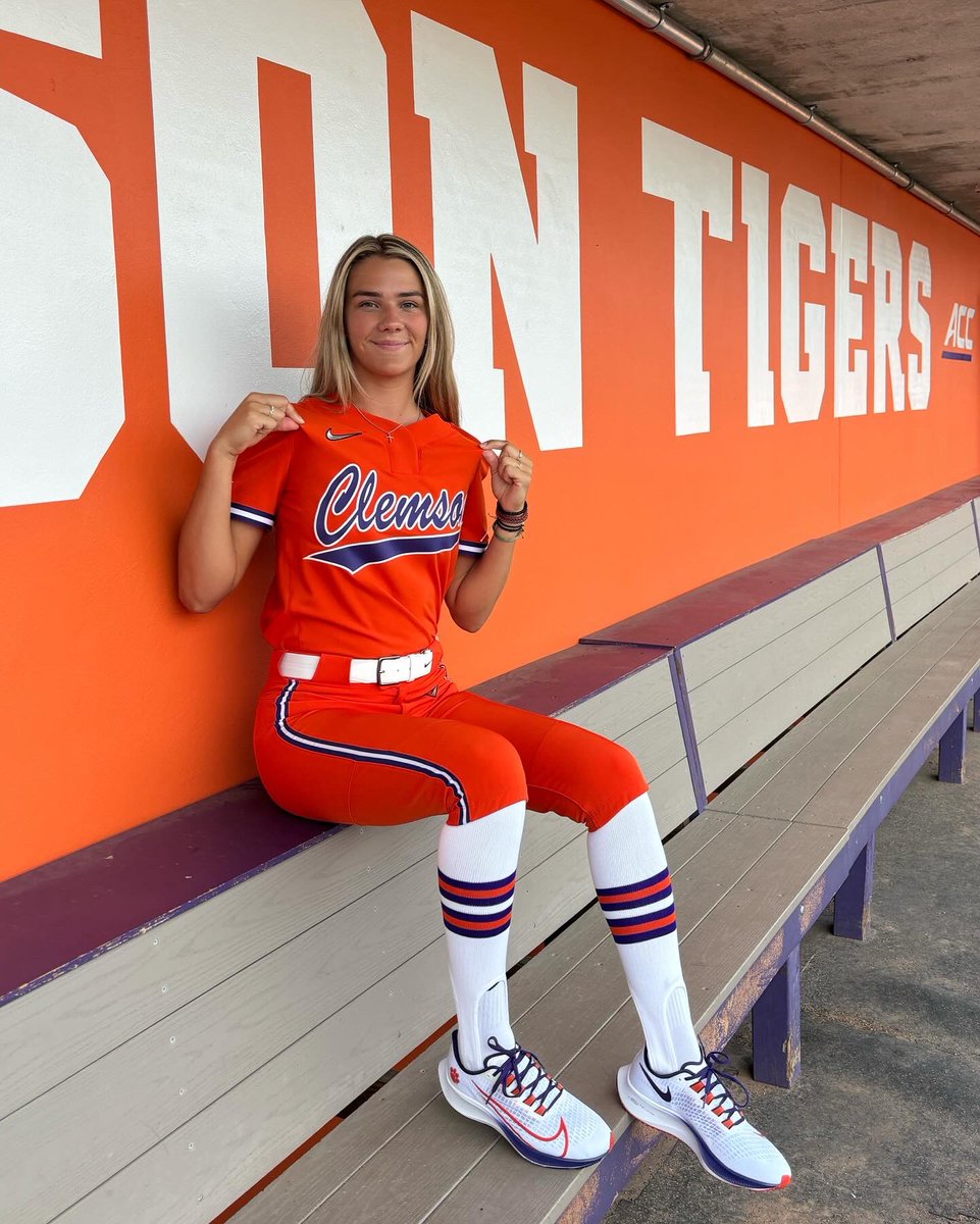 reesebasinger's tweet image. I want to thank Winthrop University for a great three years. With that being said I am so excited to finish up my last year of softball at Clemson University. I wouldn’t have been able to do this without the help of my family, friends, and coaches along the way. Go Tigers!! 🐅