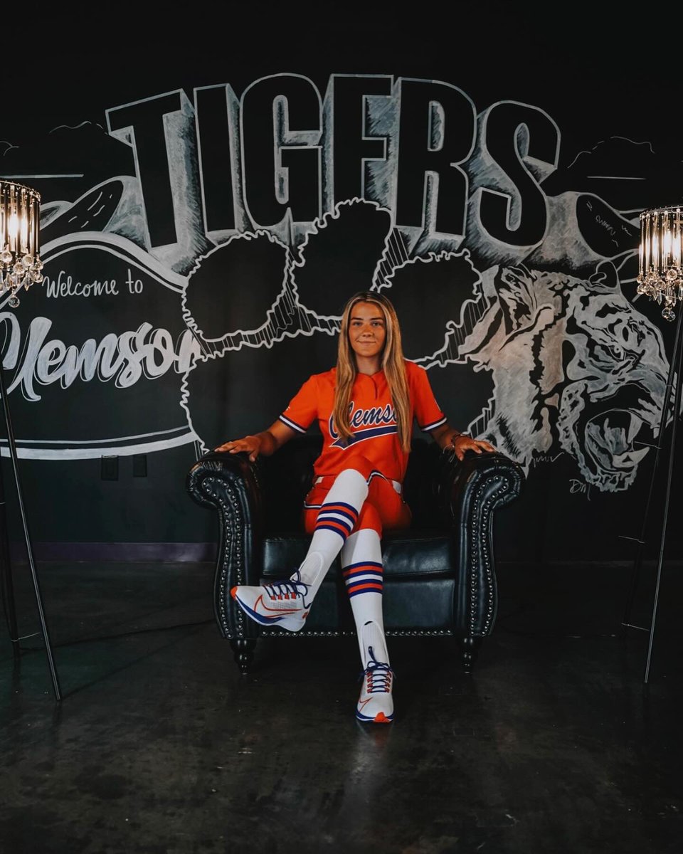 reesebasinger's tweet image. I want to thank Winthrop University for a great three years. With that being said I am so excited to finish up my last year of softball at Clemson University. I wouldn’t have been able to do this without the help of my family, friends, and coaches along the way. Go Tigers!! 🐅