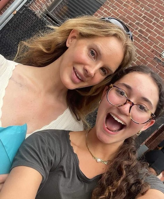 Why Lana look like a crackhead? https://t.co/Q96l3FuhLa