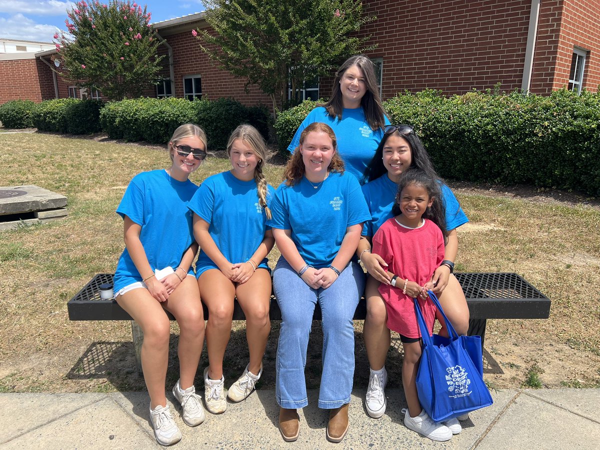 SLHS Academy of HT tweet media