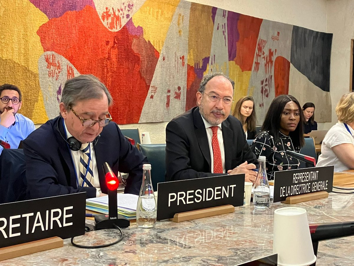 Chile_UNESCO's tweet photo. Embajador @Rfernandezdaza presidió la 68 sesión de la mesa del Comité Intergubernamental para el Desarrollo de las Comunicaciones de UNESCO #PIDC el que aprobó el desarrollo de 39 proyectos gracias al fondo para el desarrollo de las comunicaciones. https://t.co/BuMUkMTjOe