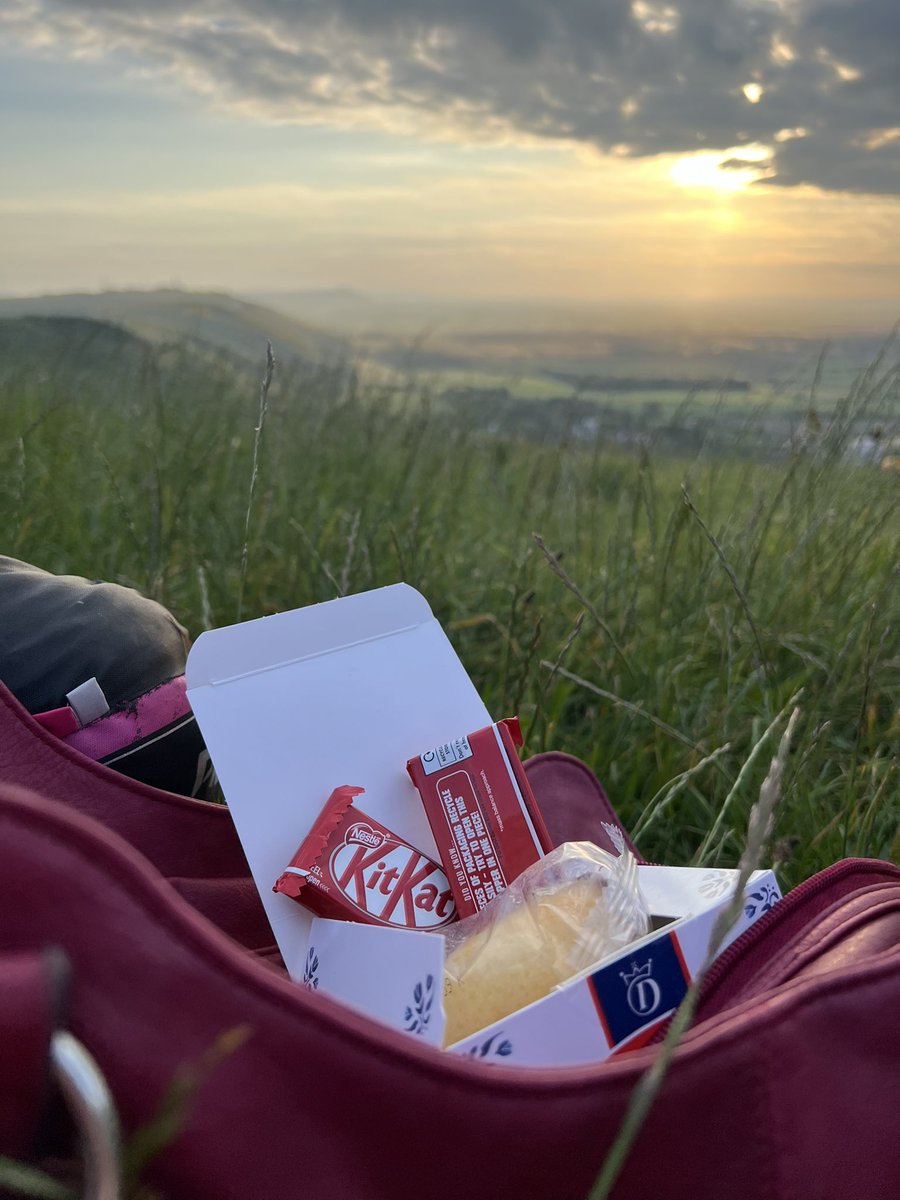 StreetVisit's tweet photo. Summer Solstice @KITKAT on the Downs at Devils Dyke. Where’s the tea? #kitkat #summersoltice #solstice2024 https://t.co/niCzyGDZlC