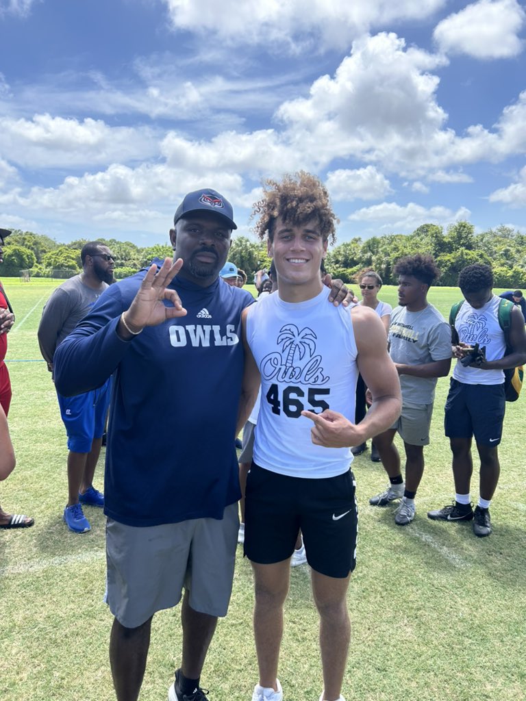 Had a great time competing at Fau and learning from the best!!! <a href="/criscarter80/">Cris Carter</a> @Jordan_Helm <a href="/HarrisNOFLYZONE/">Brandon Harris Sr.</a> <a href="/CoachDgip/">Coach Gibson</a>
