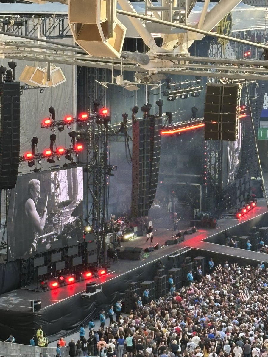 Judith Hall tweet media