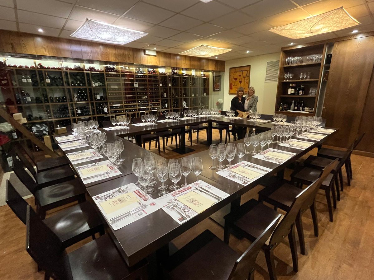labodeguillascq's tweet photo. Chega un clásico na Bodeguilla: volve á nosa sala de catas de Bodeguilla de San Lázaro "Wine Up Tour", unha viaxe por toda España a través dos viños.

@wineup_es @Altolandon @bodegasaserrano https://t.co/aE8GVlP5Dd