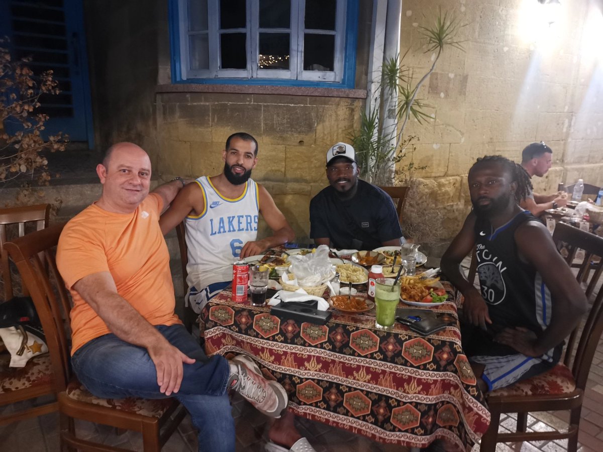 First photo of the season.
Good Luck guys 🧡💙