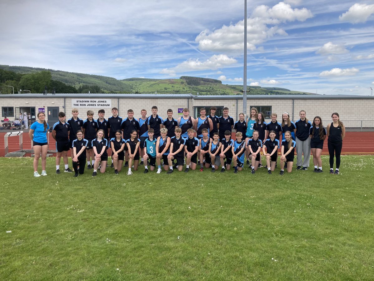 Diwrnod o gystadlu gwych ddoe gan <a href="/yggllangynwyd/">yggllangynwyd</a> yng nghystadleuaeth Athletau Ysgolion Dalgylch Y Cymoedd Morgannwg o fewn y Rowndiau rhagbrofol i Cwpan NASUWT Ysgolion Cymru. 

Timoedd Bechgyn + Merched BL9/10 yn symud ymlaen i rowndiau terfynol wythnos nesaf.

👏🏻👏🏻#TîmLlan 🔵⚫️