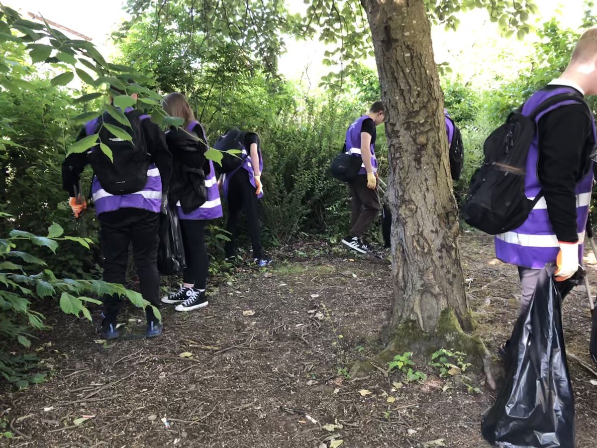 IslaElliott's tweet photo. Gorgeous weather for our litter picking shift around Powis this morning as part of the 24 hour Litter Pick.
An other hour towards lots of our S5’s volunteering awards. @StMachar_WA @KSBScotland @AberdeenCC @stmacharacademy https://t.co/wNII1LdZvi