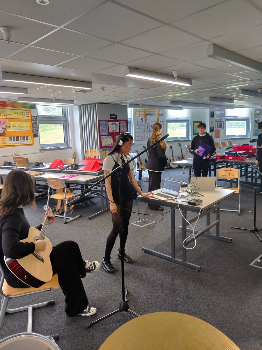 Dunfermline HS Music (@dunhsmusic) on Twitter photo Music technology skills in action today <a href="/DunfermlineHS/">Dunfermline High</a> π§ποΈπ»Many lessons in patience and problem-solving! π€©πΆπ‘ Music technology skills in action today <a href="/DunfermlineHS/">Dunfermline High</a> π§ποΈπ»Many lessons in patience and problem-solving! π€©πΆπ‘