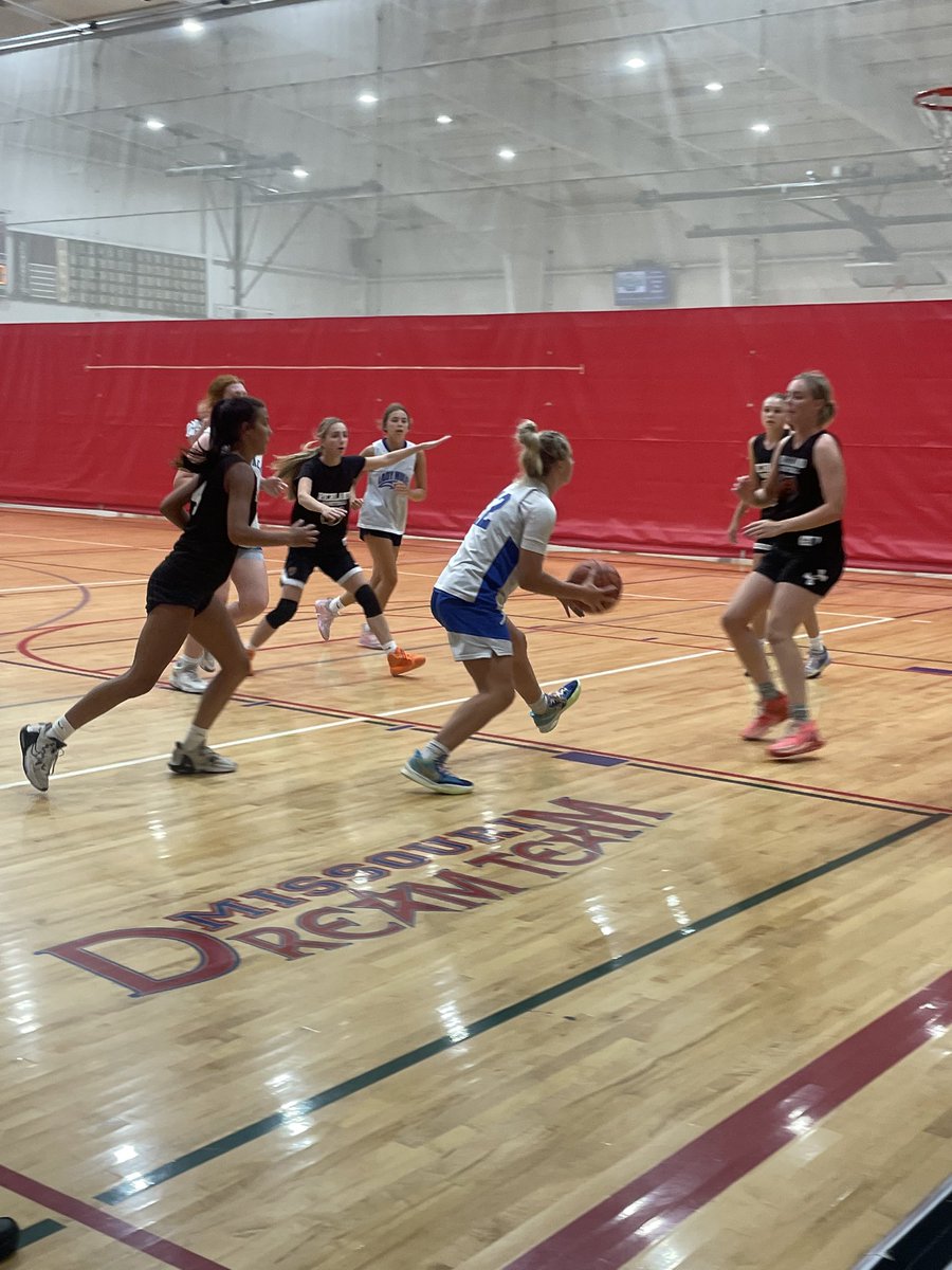 LJLadyMules's tweet image. Lady Mules finish up day 2 of Branson with a nice win. Now off to do some fun stuff! 
@LoneJackAD  #LadyMulesHoops #ICantButWeCan #Family