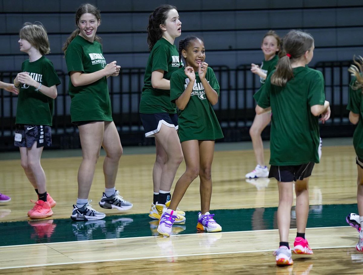 MSU_WBasketball's tweet photo. Thank you campers for all of your energy &amp; hard work that made for such an amazing week of camp! 

Most importantly, thank you for keeping the joy in the game of basketball!💚🤍

#GoGreen https://t.co/B97zPrxLw1