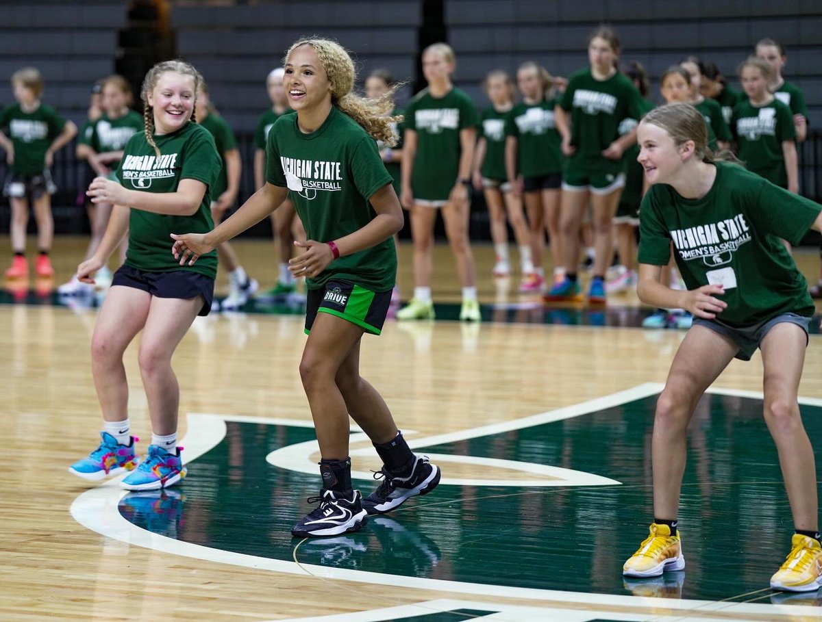 MSU_WBasketball's tweet photo. Thank you campers for all of your energy &amp; hard work that made for such an amazing week of camp! 

Most importantly, thank you for keeping the joy in the game of basketball!💚🤍

#GoGreen https://t.co/B97zPrxLw1