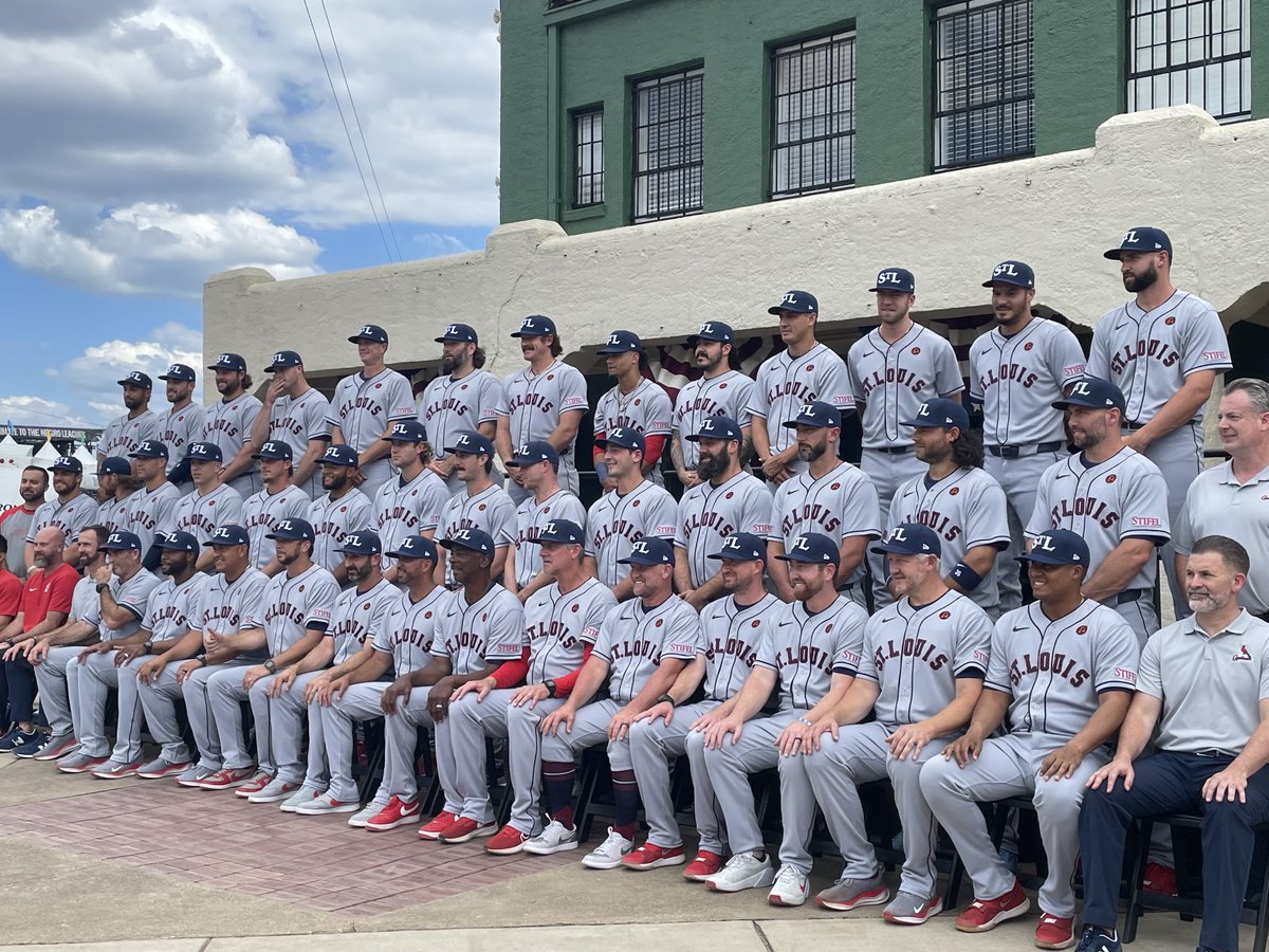 JohnSheaHey's tweet photo. Willie McGee, Brandon Crawford and other members of the St. Louis Stars https://t.co/u9oXHWVimY