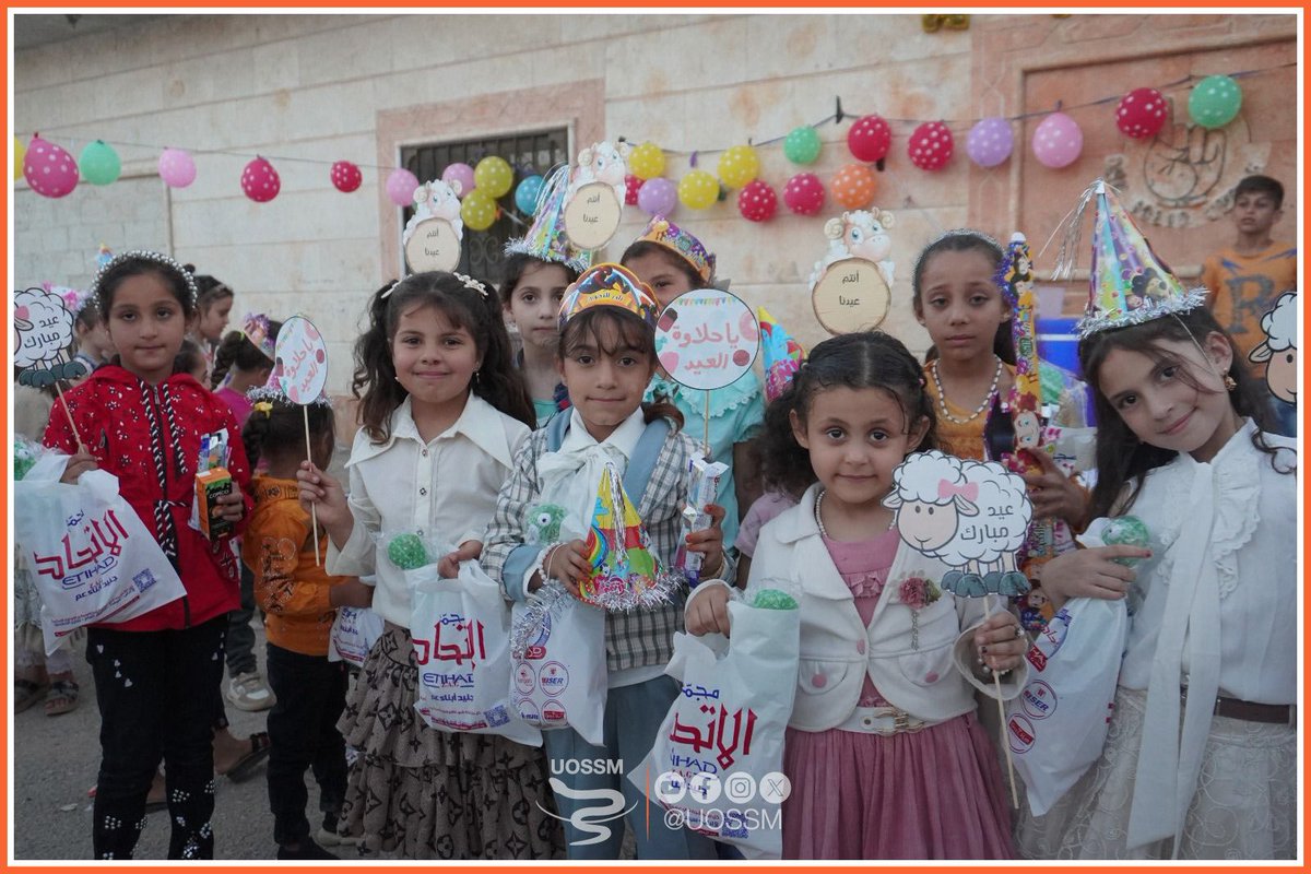 احتفال العيد في دار الأيتام

نظم فريق الدعم النفسي في #UOSSM احتفالاً بمناسبة العيد في دار الأيتام، مليئاً بالأنشطة والألعاب التي أضفت الفرح والسعادة على قلوب الأطفال. بفضل تفاني فريقنا، صنعنا يوماً لا يُنسى مليئاً بالضحكات. شكرًا لكل من ساهم في إنجاح هذا اليوم وإسعاد الأطفال.