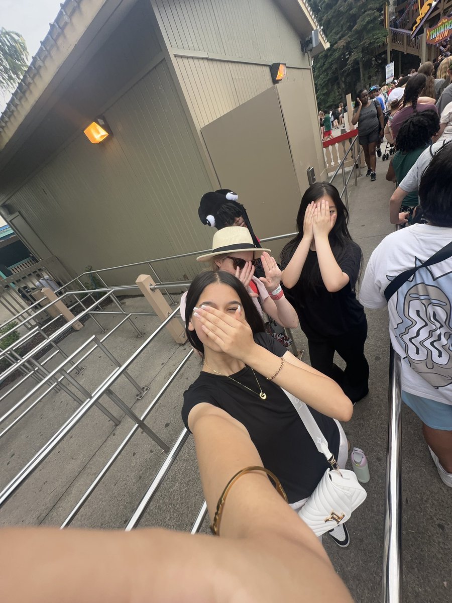 EvershedK's tweet photo. When the 8s are having soo much fun and sad you couldnโt make it they send you pics throughout the day. #lovemyjob #gradtrip @MsMorrisonPeel @Mrs_J_McLean @CamillaRoad https://t.co/EeN5czk18V