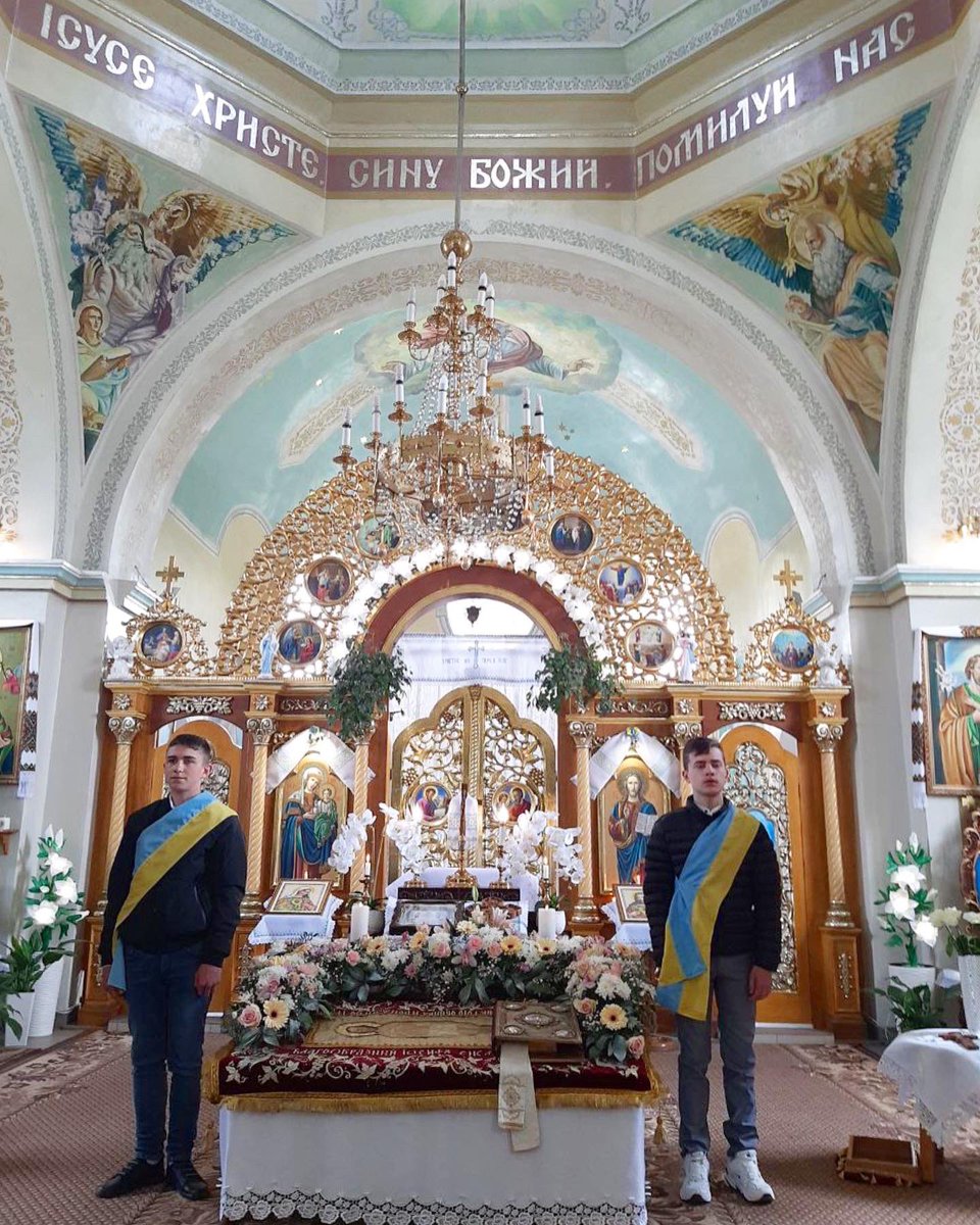 tanyawoz's tweet image. I just got a shock!  My cousin in 🇺🇦 has died suddenly. He has two sons who are soldiers. His daughter makes uniforms for soldiers. I’m close to them not him. I knew he had poor health &amp;amp; was in his late 50’s. They just told me.  

I just want to be there with my family. 😞