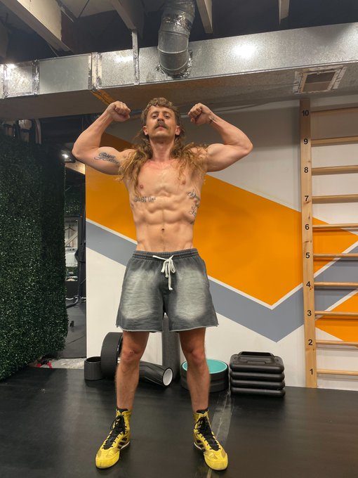 pump secured - summer body locked in - go buy my videos and i&rsquo;ll get to making some more https://t.c<a href="/tag/mvsales"class="tags"><span>#mvsales</span></a>