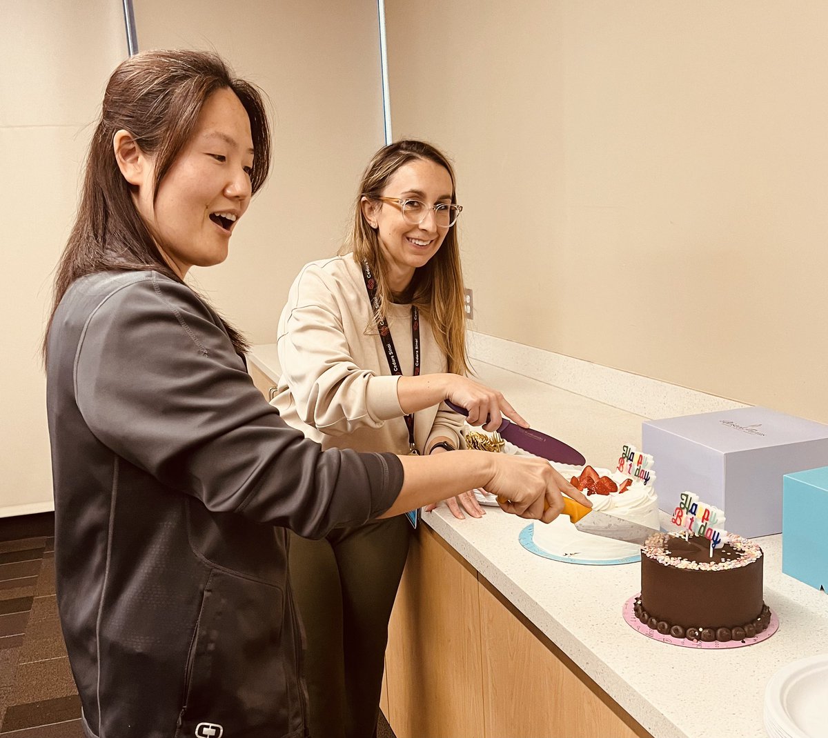 Heidi Hotz (@heidihotz) on Twitter photo Trauma-ACS Case Conference is always a good time for cake 🎂!! Happy birthday Dr. Ko and Dr. Hennessy! <a href="/Trauma_CS/">Trauma Program at Cedars-Sinai</a> <a href="/DeptSurgeryCS/">Department of Surgery at Cedars-Sinai</a> <a href="/dr_hennessyMD/">Morgan L Hennessy, MD, PhD</a> <a href="/AraKoMD/">Ara Ko</a> <a href="/GBarmparasMD/">Galinos Barmparas, MD, FACS</a> <a href="/AndrewWangMD1/">Andrew Wang MD</a> <a href="/GenSurg_CS/">Cedars-Sinai Gen Surg Residents</a> Trauma-ACS Case Conference is always a good time for cake 🎂!! Happy birthday Dr. Ko and Dr. Hennessy! <a href="/Trauma_CS/">Trauma Program at Cedars-Sinai</a> <a href="/DeptSurgeryCS/">Department of Surgery at Cedars-Sinai</a> <a href="/dr_hennessyMD/">Morgan L Hennessy, MD, PhD</a> <a href="/AraKoMD/">Ara Ko</a> <a href="/GBarmparasMD/">Galinos Barmparas, MD, FACS</a> <a href="/AndrewWangMD1/">Andrew Wang MD</a> <a href="/GenSurg_CS/">Cedars-Sinai Gen Surg Residents</a>